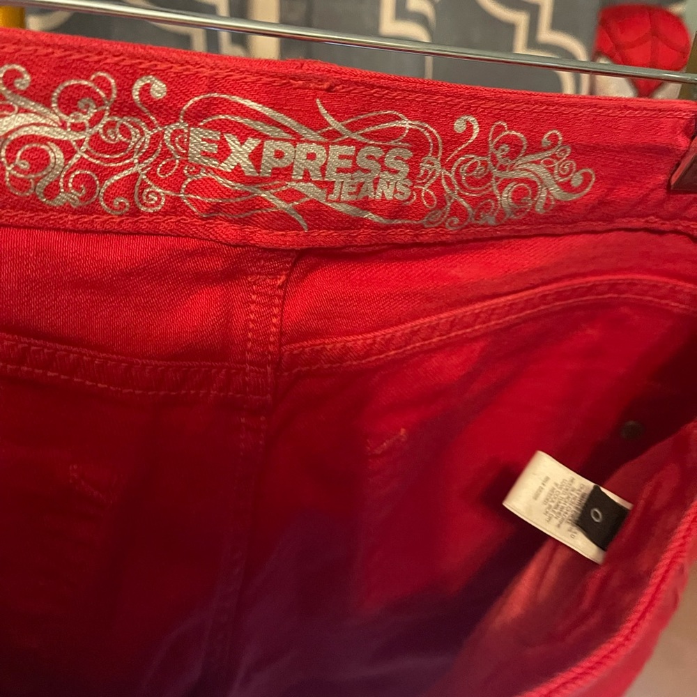 Express Shorts. Great condition. Sewn cuffs. - Picture 2 of 3